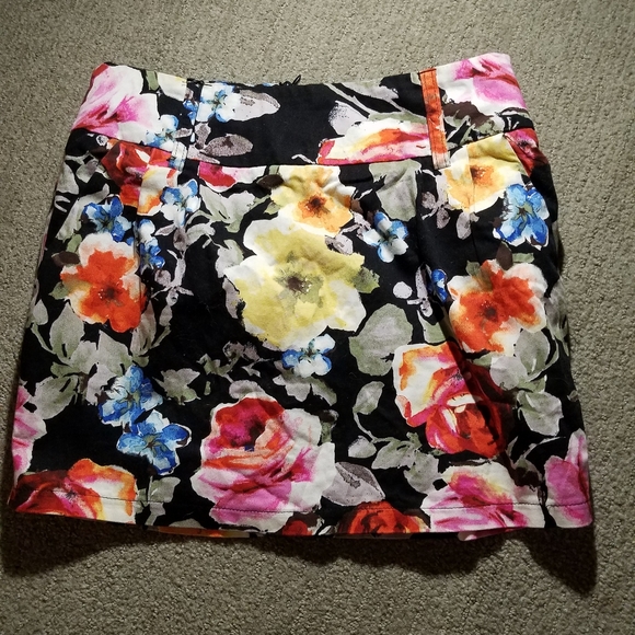 Floral Skirt - Picture 3 of 4